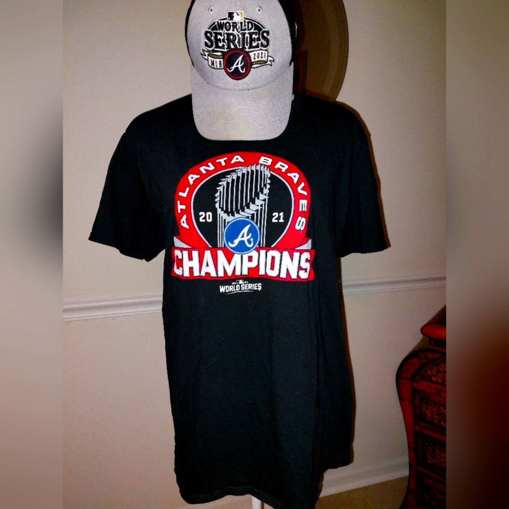 BUNDLE WORLD SERIES Mens 2pc Braves world series shirt and hat